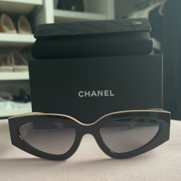 Chanel interlocking CC logo cat eye - Picture 2 of 3